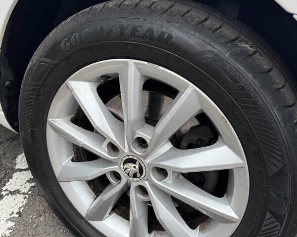 Білий Шкода Октавія, об'ємом двигуна 1.6 л та пробігом 227 тис. км за 10900 $, фото 25 на Automoto.ua