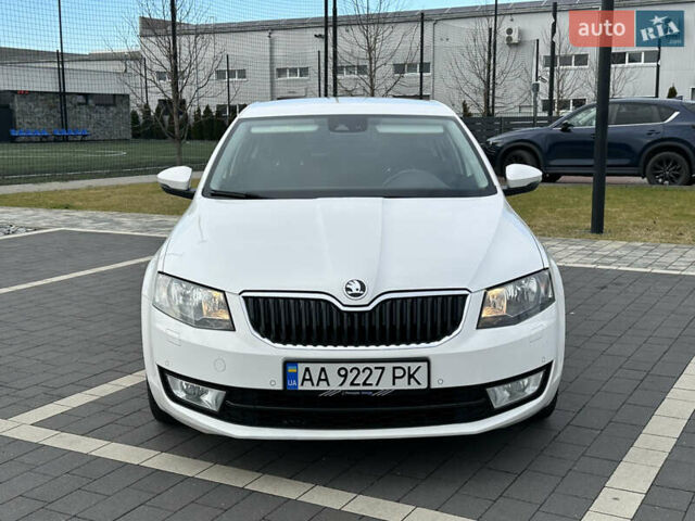 Белый Шкода Октавия, объемом двигателя 1.6 л и пробегом 227 тыс. км за 11800 $, фото 2 на Automoto.ua