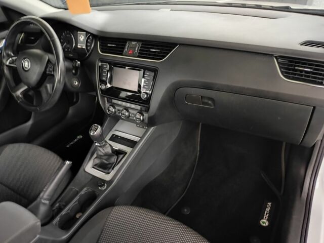 Белый Шкода Октавия, объемом двигателя 1.6 л и пробегом 250 тыс. км за 11499 $, фото 18 на Automoto.ua