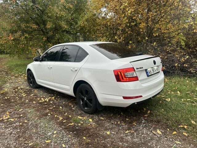 Шкода Октавия 2013 в Киеве на Automoto.ua Белый Шкода Октавия, объемом двигателя 2 л и пробегом 276 тыс. км за 9500 $, фото 1 на Automoto.ua