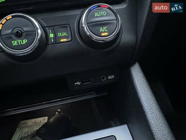 Белый Шкода Октавия, объемом двигателя 1.4 л и пробегом 72 тыс. км за 11999 $, фото 55 на Automoto.ua