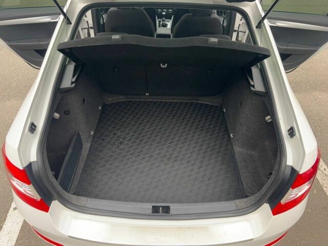 Белый Шкода Октавия, объемом двигателя 1.8 л и пробегом 217 тыс. км за 10000 $, фото 6 на Automoto.ua