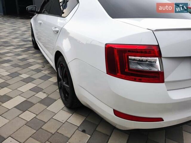 Шкода Октавия 2013 в Полтаве на Automoto.ua Белый Шкода Октавия, объемом двигателя 1.6 л и пробегом 255 тыс. км за 11750 $, фото 9 на Automoto.ua
