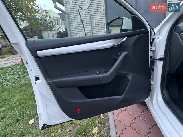 Белый Шкода Октавия, объемом двигателя 1.4 л и пробегом 72 тыс. км за 11999 $, фото 16 на Automoto.ua