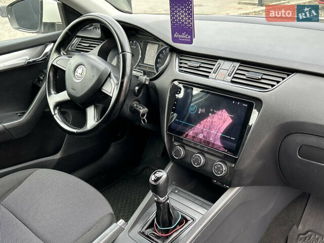 Білий Шкода Октавія, об'ємом двигуна 1.6 л та пробігом 275 тис. км за 8999 $, фото 9 на Automoto.ua