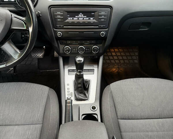 Шкода Октавия 2013 в Мукачеве на Automoto.ua Белый Шкода Октавия, объемом двигателя 1.6 л и пробегом 325 тыс. км за 10999 $, фото 17 на Automoto.ua