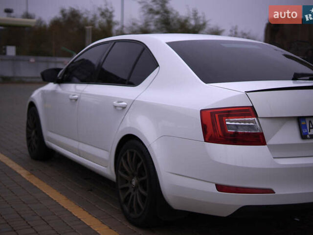 Белый Шкода Октавия, объемом двигателя 1.4 л и пробегом 254 тыс. км за 10500 $, фото 3 на Automoto.ua