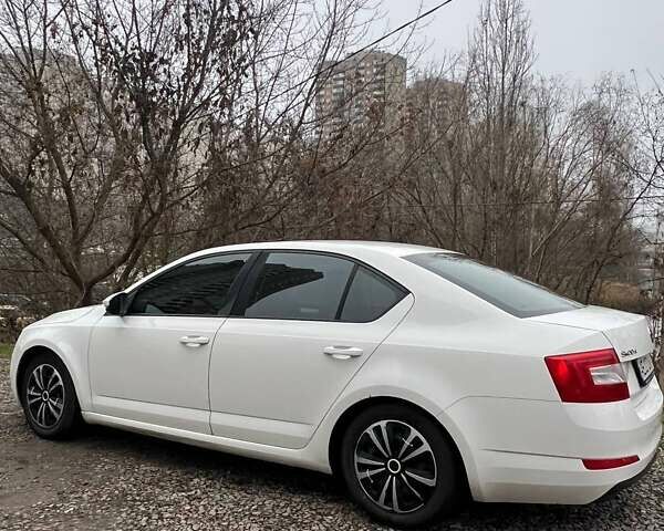 Белый Шкода Октавия, объемом двигателя 1.97 л и пробегом 282 тыс. км за 11000 $, фото 2 на Automoto.ua