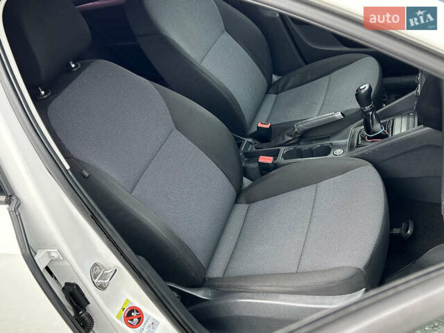 Білий Шкода Октавія, об'ємом двигуна 1.6 л та пробігом 275 тис. км за 8999 $, фото 7 на Automoto.ua