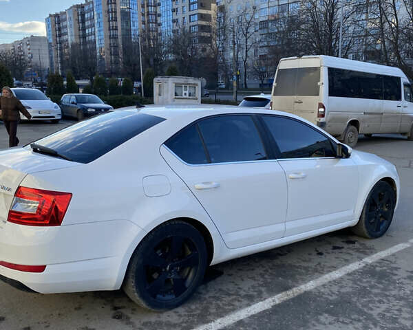Белый Шкода Октавия, объемом двигателя 1.6 л и пробегом 335 тыс. км за 9250 $, фото 1 на Automoto.ua
