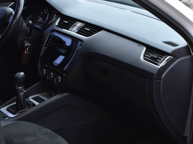 Белый Шкода Октавия, объемом двигателя 1.4 л и пробегом 255 тыс. км за 9950 $, фото 11 на Automoto.ua