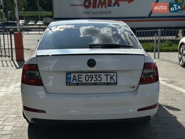 Белый Шкода Октавия, объемом двигателя 1.8 л и пробегом 134 тыс. км за 10800 $, фото 4 на Automoto.ua