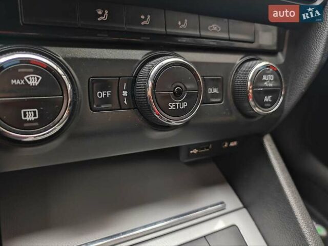 Шкода Октавия 2013 в Полтаве на Automoto.ua Белый Шкода Октавия, объемом двигателя 1.6 л и пробегом 255 тыс. км за 11750 $, фото 22 на Automoto.ua