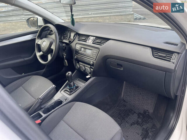 Білий Шкода Октавія, об'ємом двигуна 1.2 л та пробігом 117 тис. км за 8900 $, фото 11 на Automoto.ua
