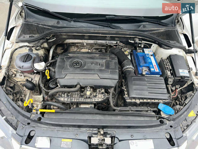 Белый Шкода Октавия, объемом двигателя 1.8 л и пробегом 217 тыс. км за 10000 $, фото 11 на Automoto.ua