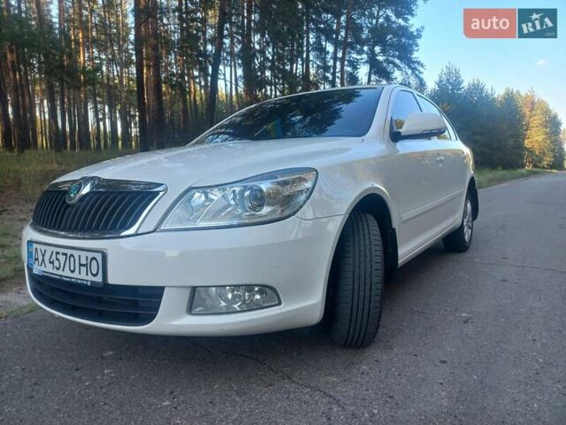 Белый Шкода Октавия, объемом двигателя 1.8 л и пробегом 150 тыс. км за 9000 $, фото 16 на Automoto.ua