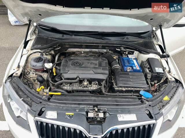 Белый Шкода Октавия, объемом двигателя 1.8 л и пробегом 217 тыс. км за 10000 $, фото 4 на Automoto.ua