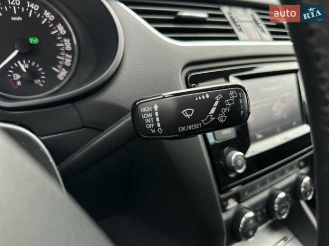 Белый Шкода Октавия, объемом двигателя 1.6 л и пробегом 227 тыс. км за 11800 $, фото 35 на Automoto.ua