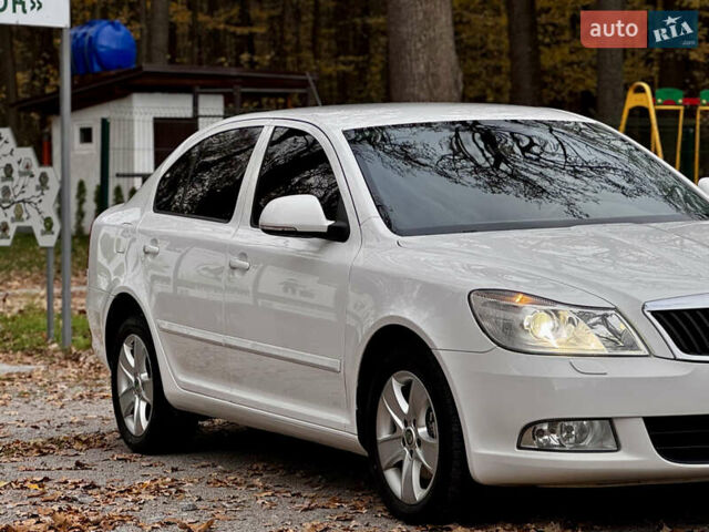 Белый Шкода Октавия, объемом двигателя 2 л и пробегом 223 тыс. км за 10700 $, фото 9 на Automoto.ua