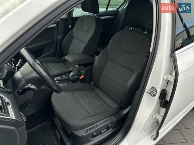 Белый Шкода Октавия, объемом двигателя 1.6 л и пробегом 227 тыс. км за 11800 $, фото 18 на Automoto.ua