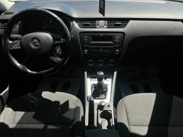 Білий Шкода Октавія, об'ємом двигуна 1.6 л та пробігом 267 тис. км за 8900 $, фото 8 на Automoto.ua