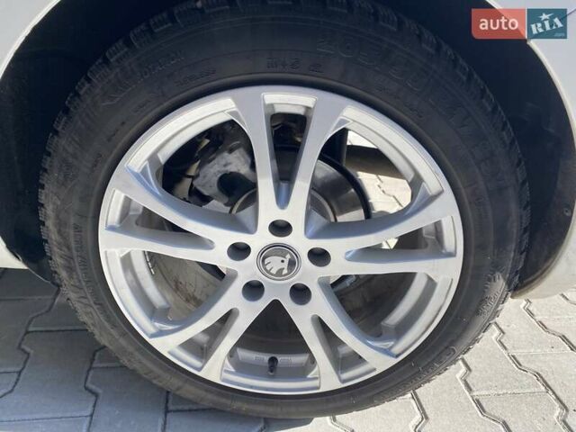 Білий Шкода Октавія, об'ємом двигуна 1.6 л та пробігом 221 тис. км за 11500 $, фото 13 на Automoto.ua