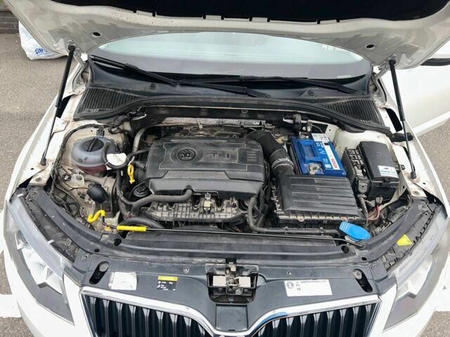 Белый Шкода Октавия, объемом двигателя 1.8 л и пробегом 217 тыс. км за 10000 $, фото 12 на Automoto.ua