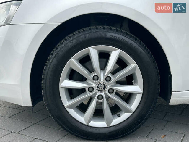 Белый Шкода Октавия, объемом двигателя 1.6 л и пробегом 227 тыс. км за 11800 $, фото 6 на Automoto.ua