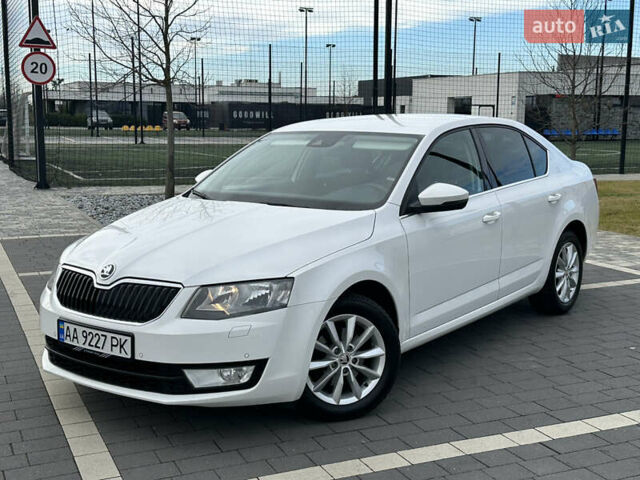Белый Шкода Октавия, объемом двигателя 1.6 л и пробегом 227 тыс. км за 11800 $, фото 3 на Automoto.ua