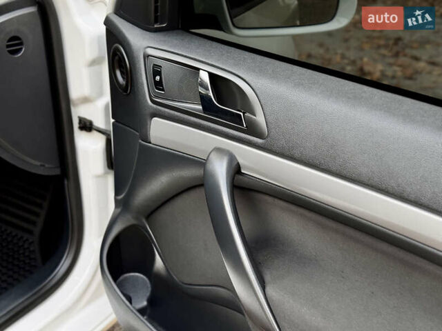 Белый Шкода Октавия, объемом двигателя 2 л и пробегом 223 тыс. км за 10700 $, фото 36 на Automoto.ua