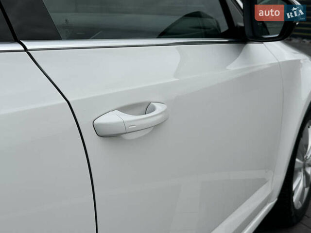 Белый Шкода Октавия, объемом двигателя 1.6 л и пробегом 227 тыс. км за 11800 $, фото 13 на Automoto.ua