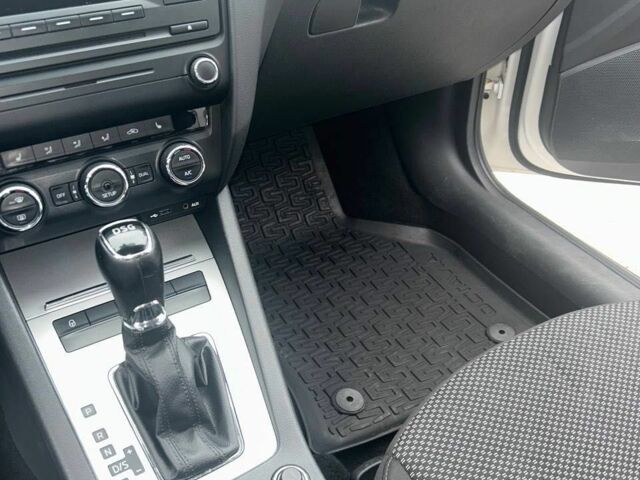 Белый Шкода Октавия, объемом двигателя 1.8 л и пробегом 217 тыс. км за 10000 $, фото 7 на Automoto.ua