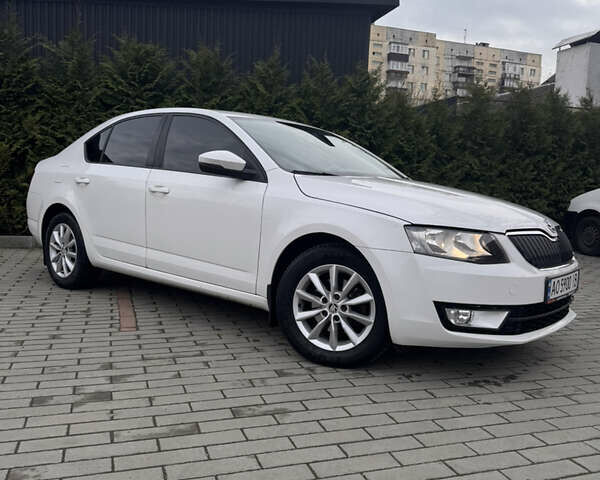 Білий Шкода Октавія, об'ємом двигуна 1.6 л та пробігом 324 тис. км за 9000 $, фото 2 на Automoto.ua