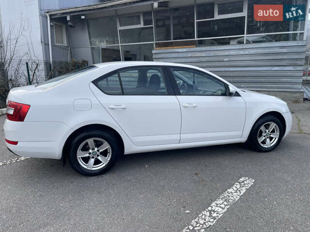 Білий Шкода Октавія, об'ємом двигуна 1.2 л та пробігом 117 тис. км за 8900 $, фото 9 на Automoto.ua
