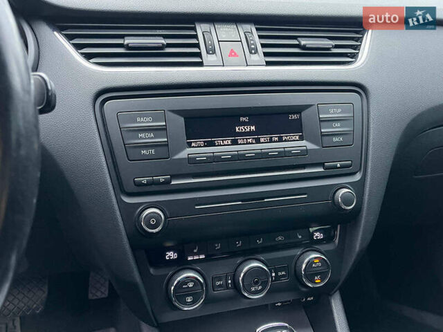 Білий Шкода Октавія, об'ємом двигуна 1.8 л та пробігом 217 тис. км за 9490 $, фото 15 на Automoto.ua