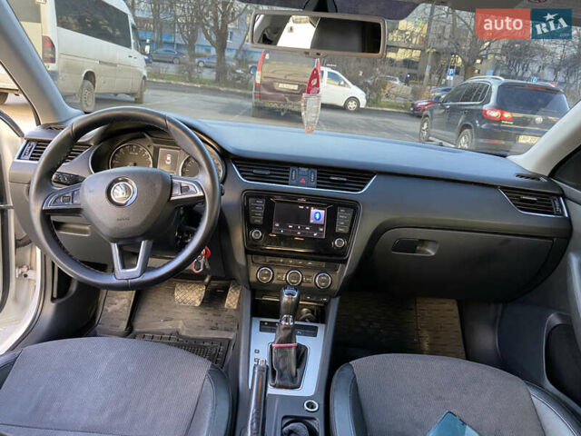 Белый Шкода Октавия, объемом двигателя 1.6 л и пробегом 335 тыс. км за 9250 $, фото 4 на Automoto.ua