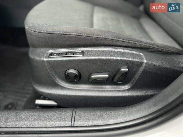 Белый Шкода Октавия, объемом двигателя 1.6 л и пробегом 227 тыс. км за 11800 $, фото 32 на Automoto.ua