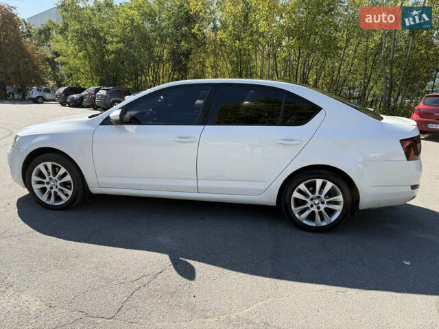 Белый Шкода Октавия, объемом двигателя 1.8 л и пробегом 194 тыс. км за 12000 $, фото 4 на Automoto.ua