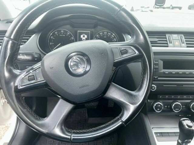 Белый Шкода Октавия, объемом двигателя 1.8 л и пробегом 217 тыс. км за 10000 $, фото 10 на Automoto.ua