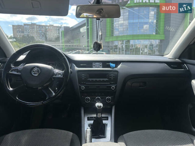 Белый Шкода Октавия, объемом двигателя 1.6 л и пробегом 243 тыс. км за 9500 $, фото 14 на Automoto.ua