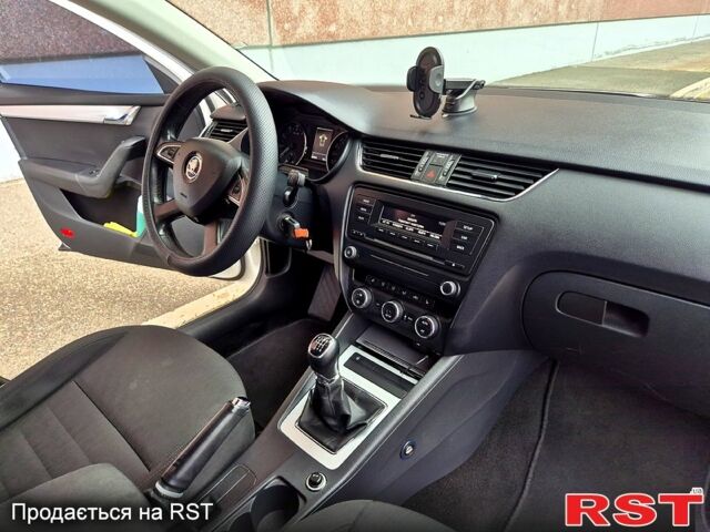 Білий Шкода Октавія, об'ємом двигуна 1.8 л та пробігом 204 тис. км за 9500 $, фото 1 на Automoto.ua