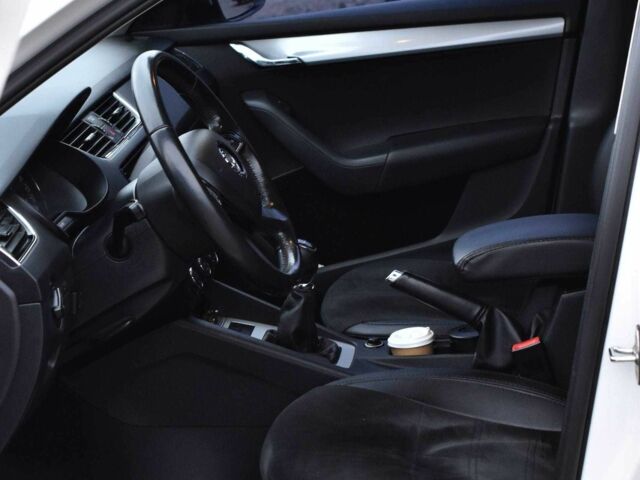 Белый Шкода Октавия, объемом двигателя 1.4 л и пробегом 255 тыс. км за 9950 $, фото 7 на Automoto.ua