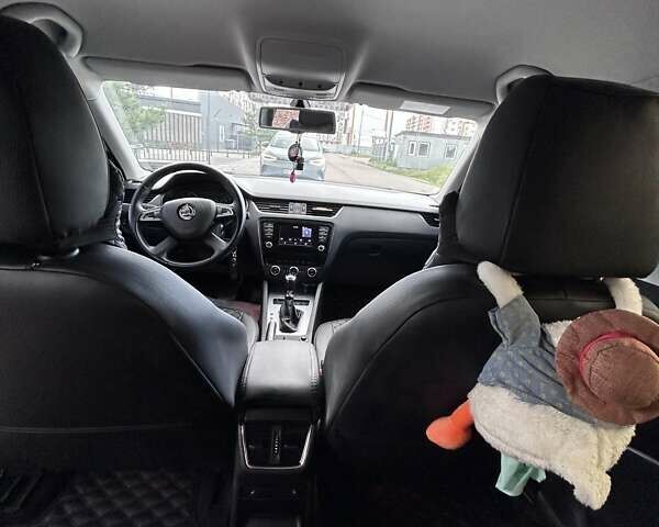 Белый Шкода Октавия, объемом двигателя 1.4 л и пробегом 205 тыс. км за 11000 $, фото 15 на Automoto.ua