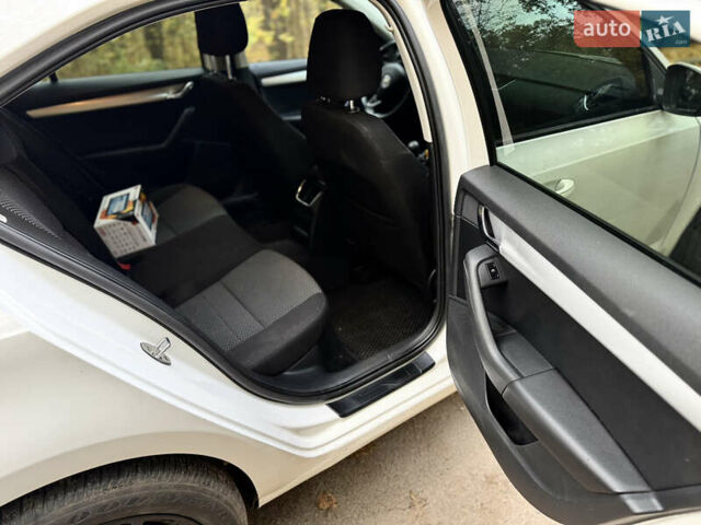 Шкода Октавия 2013 в Харькове на Automoto.ua Белый Шкода Октавия, объемом двигателя 1.8 л и пробегом 237 тыс. км за 9400 $, фото 6 на Automoto.ua