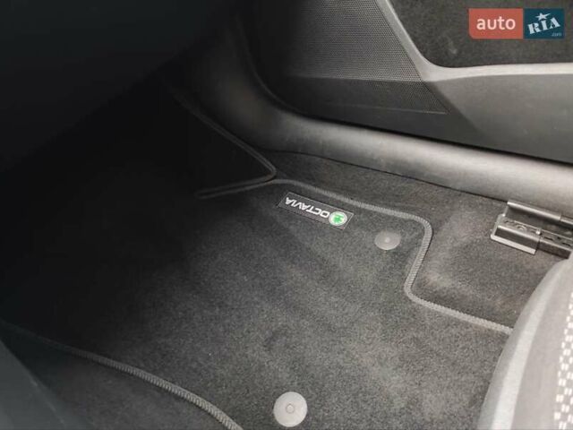 Шкода Октавия 2013 в Полтаве на Automoto.ua Белый Шкода Октавия, объемом двигателя 1.6 л и пробегом 255 тыс. км за 11750 $, фото 24 на Automoto.ua