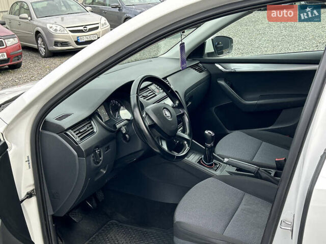 Білий Шкода Октавія, об'ємом двигуна 1.6 л та пробігом 275 тис. км за 8999 $, фото 12 на Automoto.ua