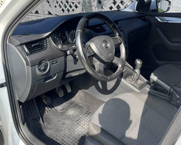 Белый Шкода Октавия, объемом двигателя 1.6 л и пробегом 242 тыс. км за 8750 $, фото 21 на Automoto.ua