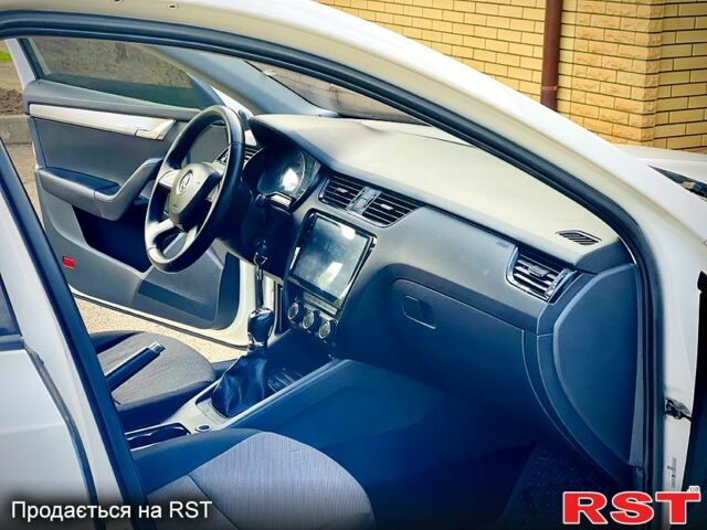 Белый Шкода Октавия, объемом двигателя 1.6 л и пробегом 260 тыс. км за 7650 $, фото 13 на Automoto.ua