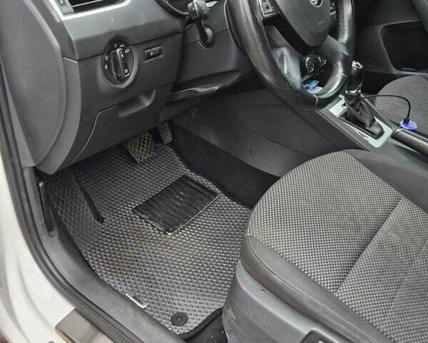 Білий Шкода Октавія, об'ємом двигуна 1.8 л та пробігом 250 тис. км за 9999 $, фото 10 на Automoto.ua