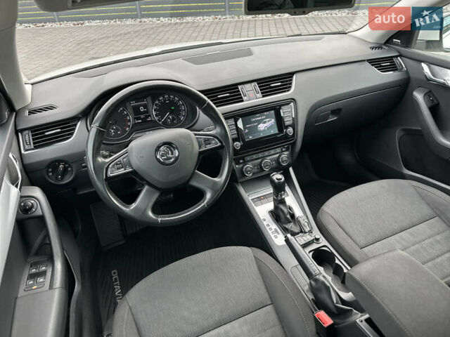 Белый Шкода Октавия, объемом двигателя 1.6 л и пробегом 227 тыс. км за 11800 $, фото 22 на Automoto.ua